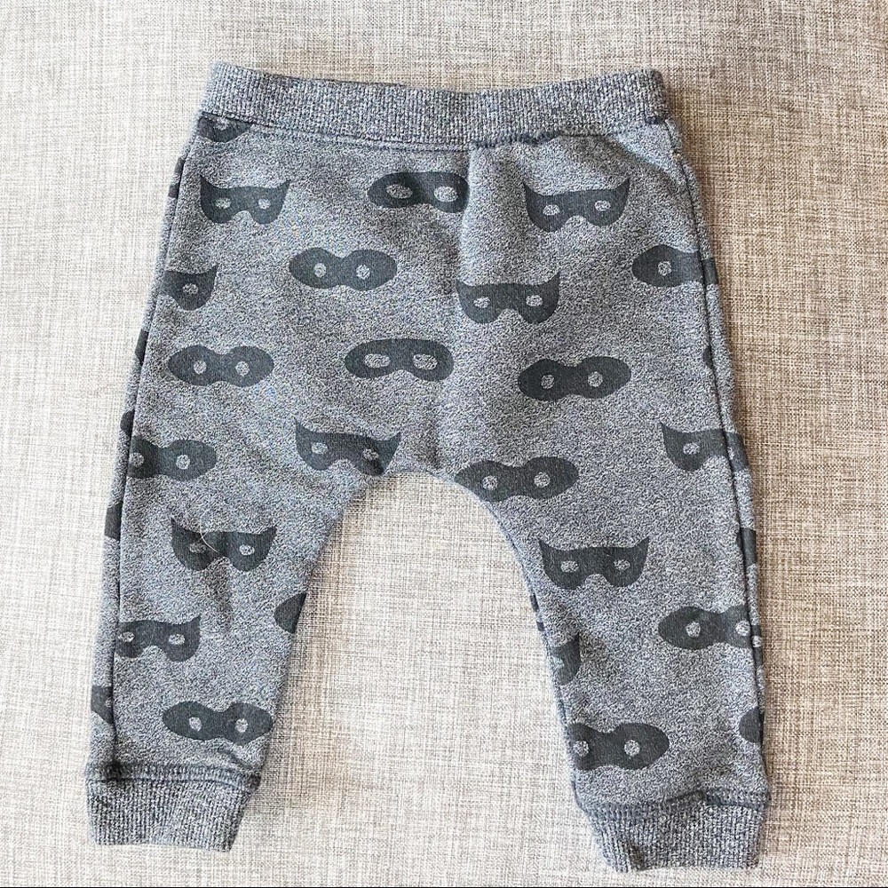 H&M baby boy sweat pants, size 2-4 month mask